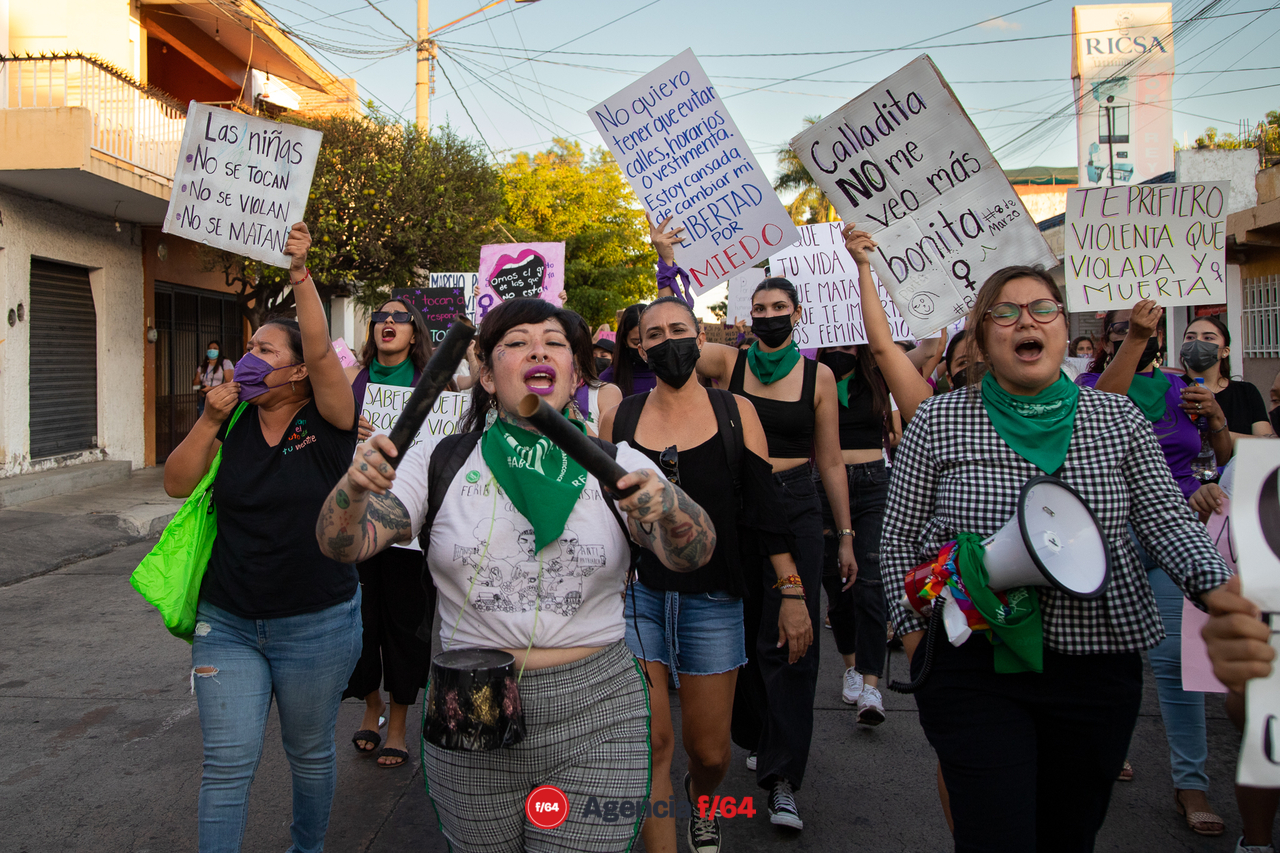 Cientos de mujeres salen a las calles con motivo del 8M.