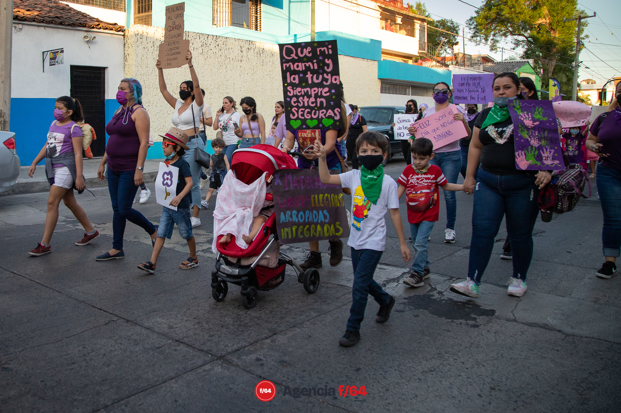 Cientos de mujeres salen a las calles con motivo del 8M.