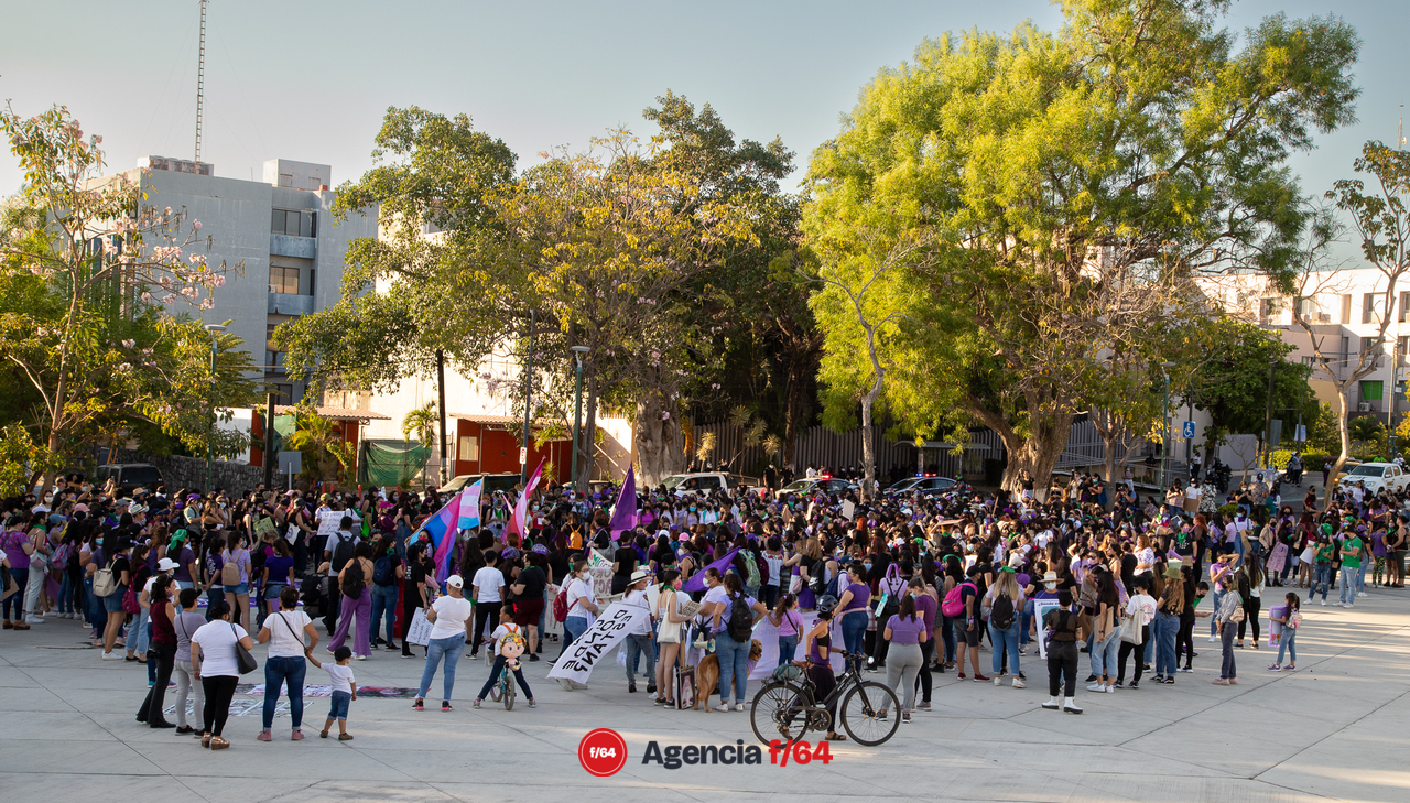 Cientos de mujeres salen a las calles con motivo del 8M.