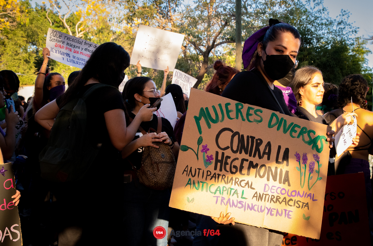 Cientos de mujeres salen a las calles con motivo del 8M.