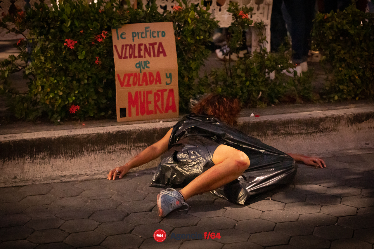 Cientos de mujeres salen a las calles con motivo del 8M.