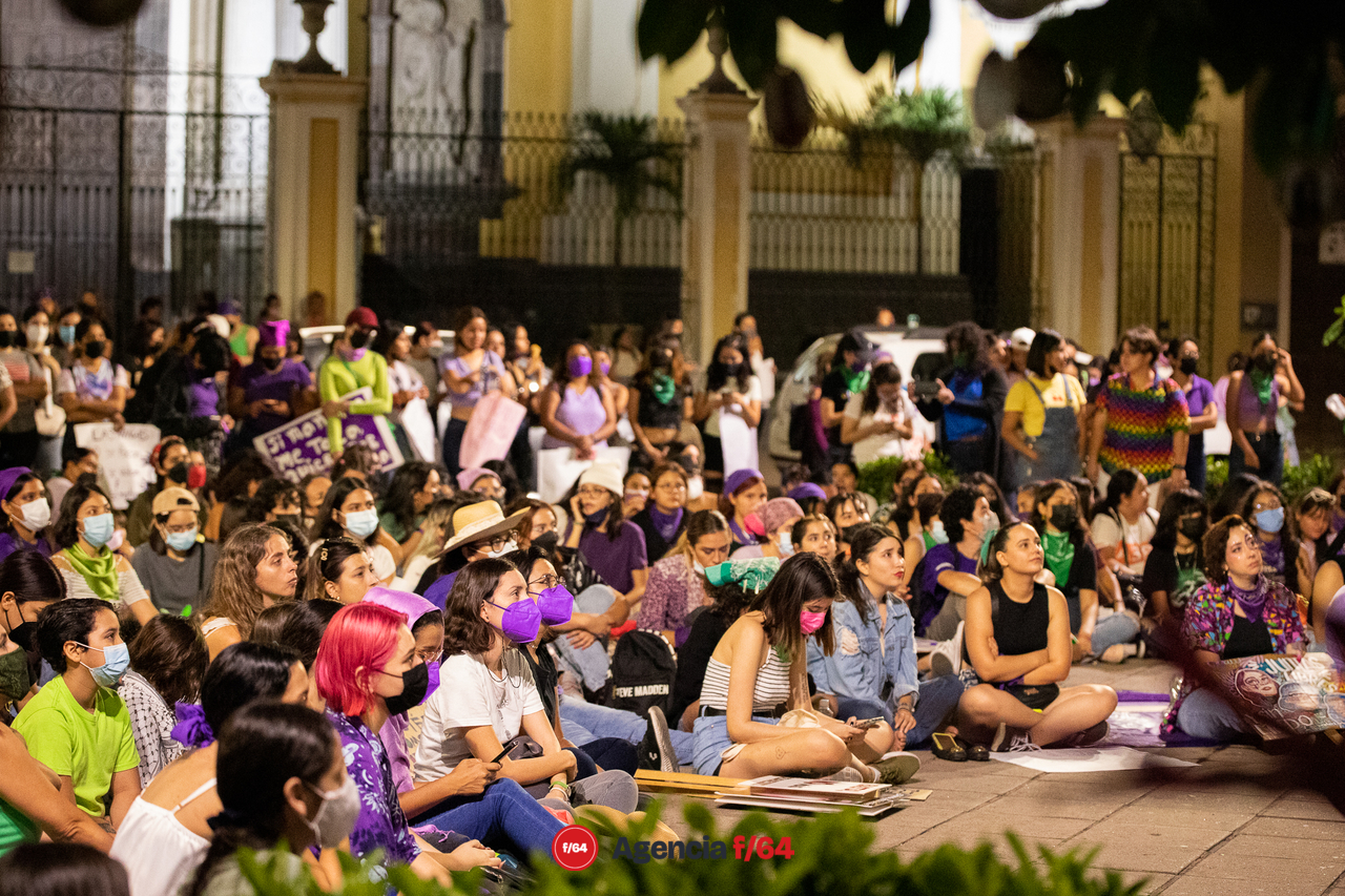 Cientos de mujeres salen a las calles con motivo del 8M.