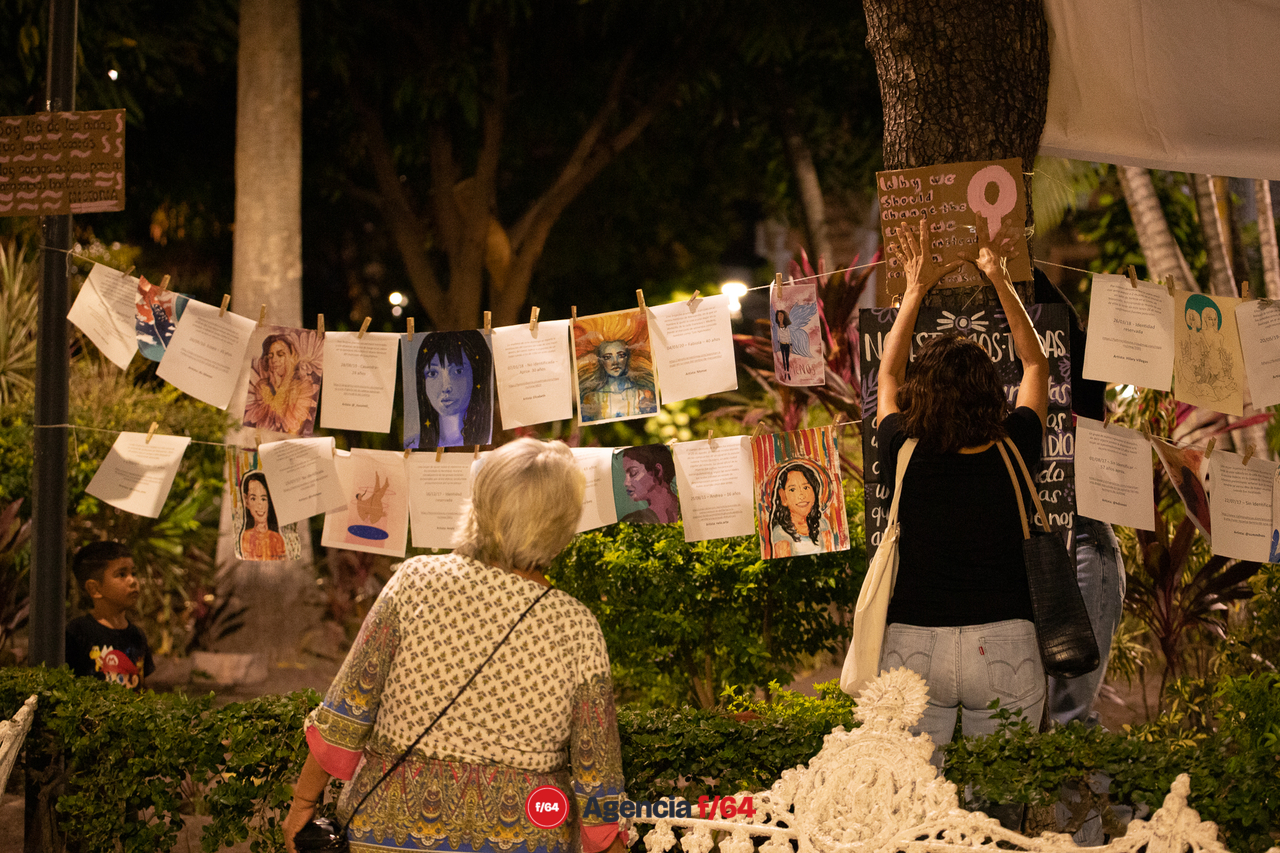 Cientos de mujeres salen a las calles con motivo del 8M.