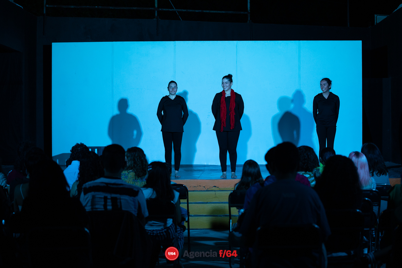 14º Maratón de teatro para niñas, niños y jóvenes.
"Los cuervos no se peinan"
Compañía de Teatro Caracol.