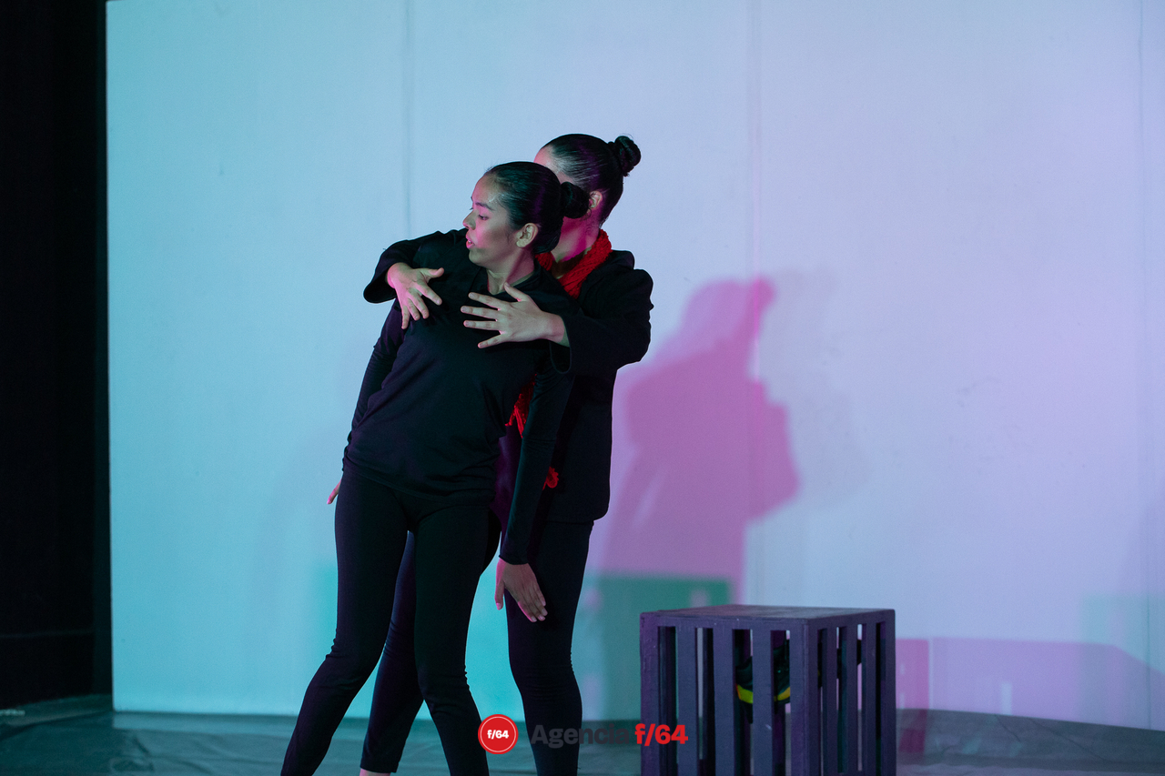 14º Maratón de teatro para niñas, niños y jóvenes.
"Los cuervos no se peinan"
Compañía de Teatro Caracol.