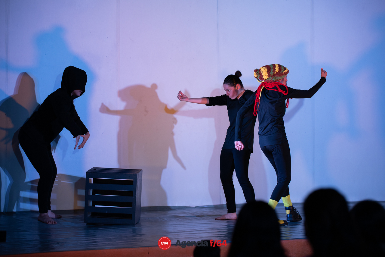 14º Maratón de teatro para niñas, niños y jóvenes.
"Los cuervos no se peinan"
Compañía de Teatro Caracol.