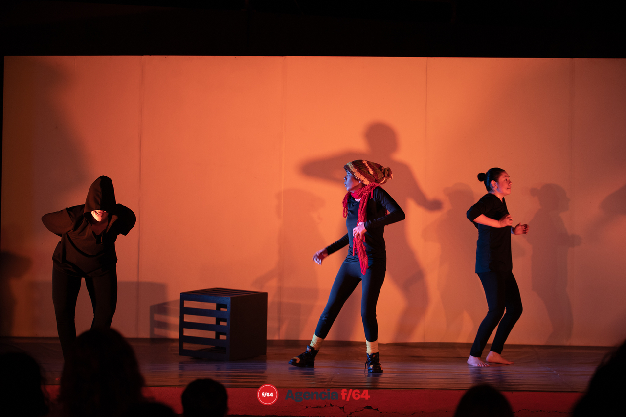 14º Maratón de teatro para niñas, niños y jóvenes.
"Los cuervos no se peinan"
Compañía de Teatro Caracol.