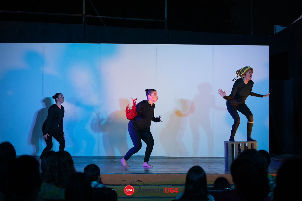 14º Maratón de teatro para niñas, niños y jóvenes.
"Los cuervos no se peinan"
Compañía de Teatro Caracol.