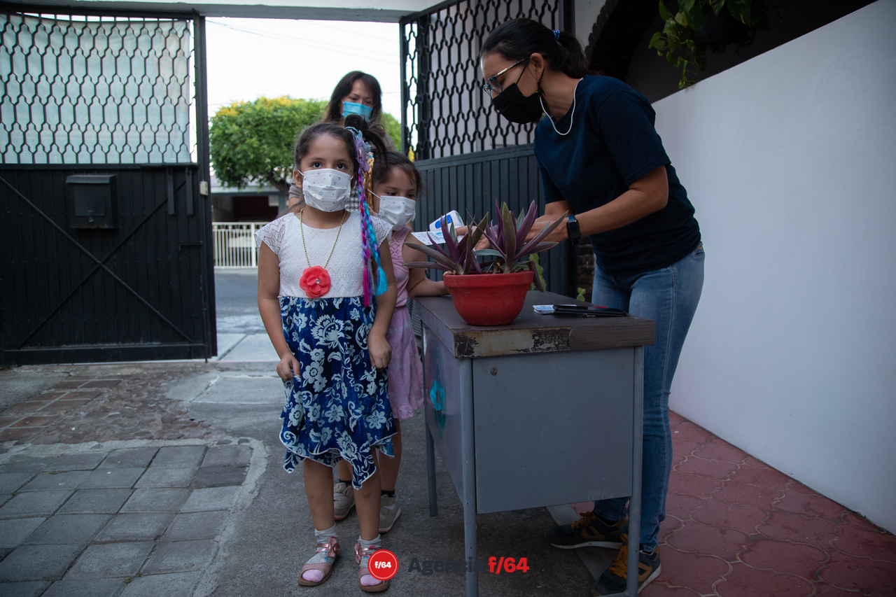 14º Maratón de teatro para niñas, niños y jóvenes.
"Los cuervos no se peinan"
Ingreso del público.