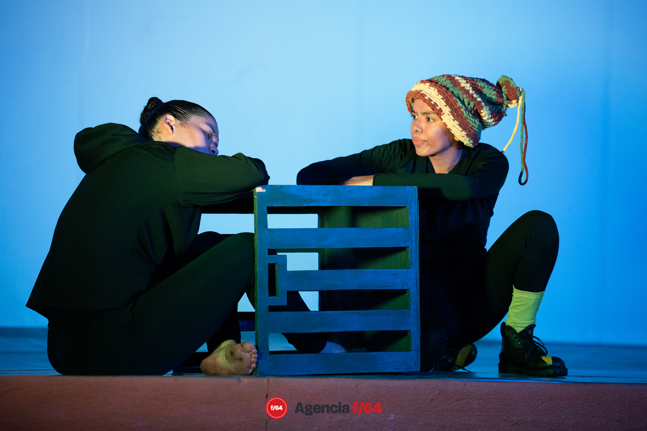 14º Maratón de teatro para niñas, niños y jóvenes.
"Los cuervos no se peinan"
Compañía de Teatro Caracol.