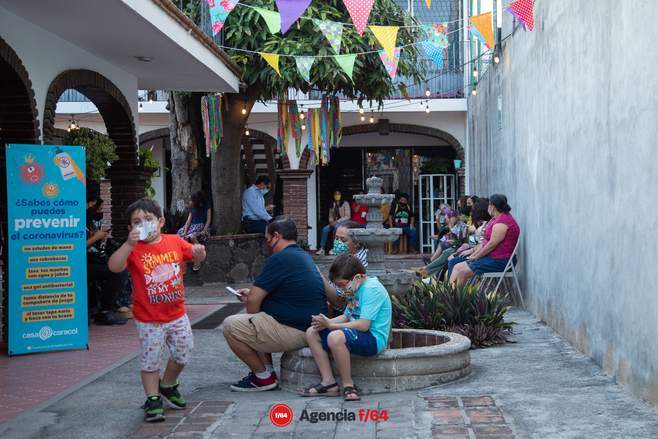 14º Maratón de teatro para niñas, niños y jóvenes.
"Los cuervos no se peinan"
Compañía de Teatro Caracol.