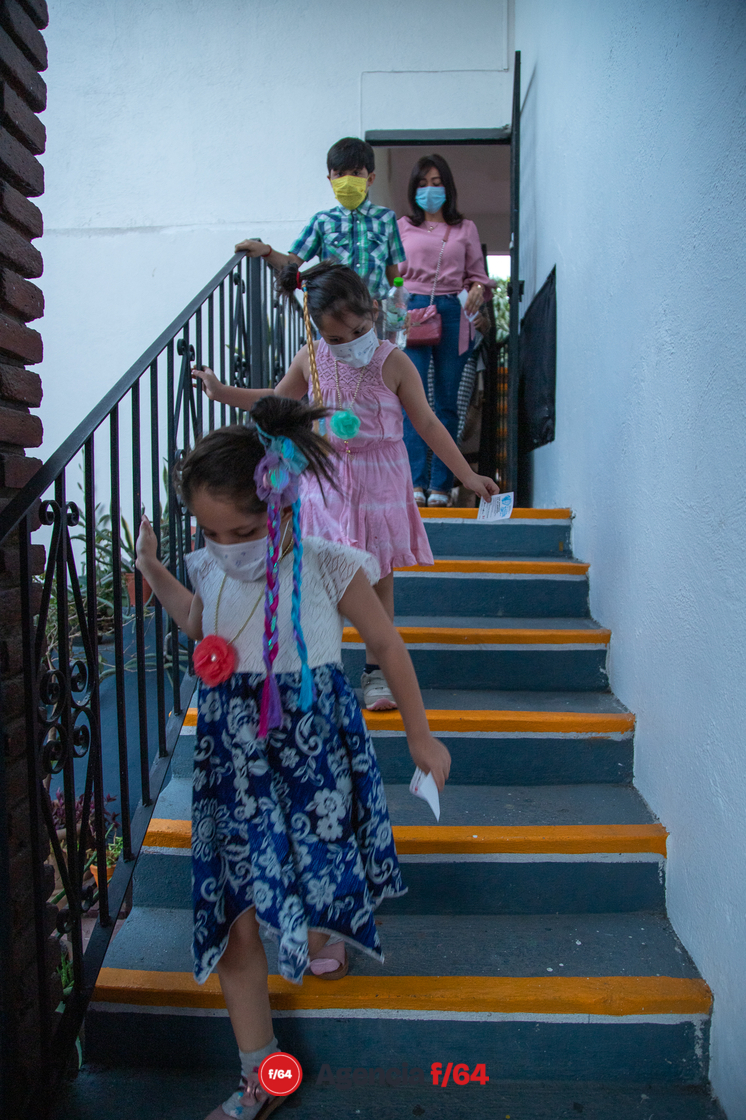 14º Maratón de teatro para niñas, niños y jóvenes.
"Los cuervos no se peinan"
Compañía de Teatro Caracol.