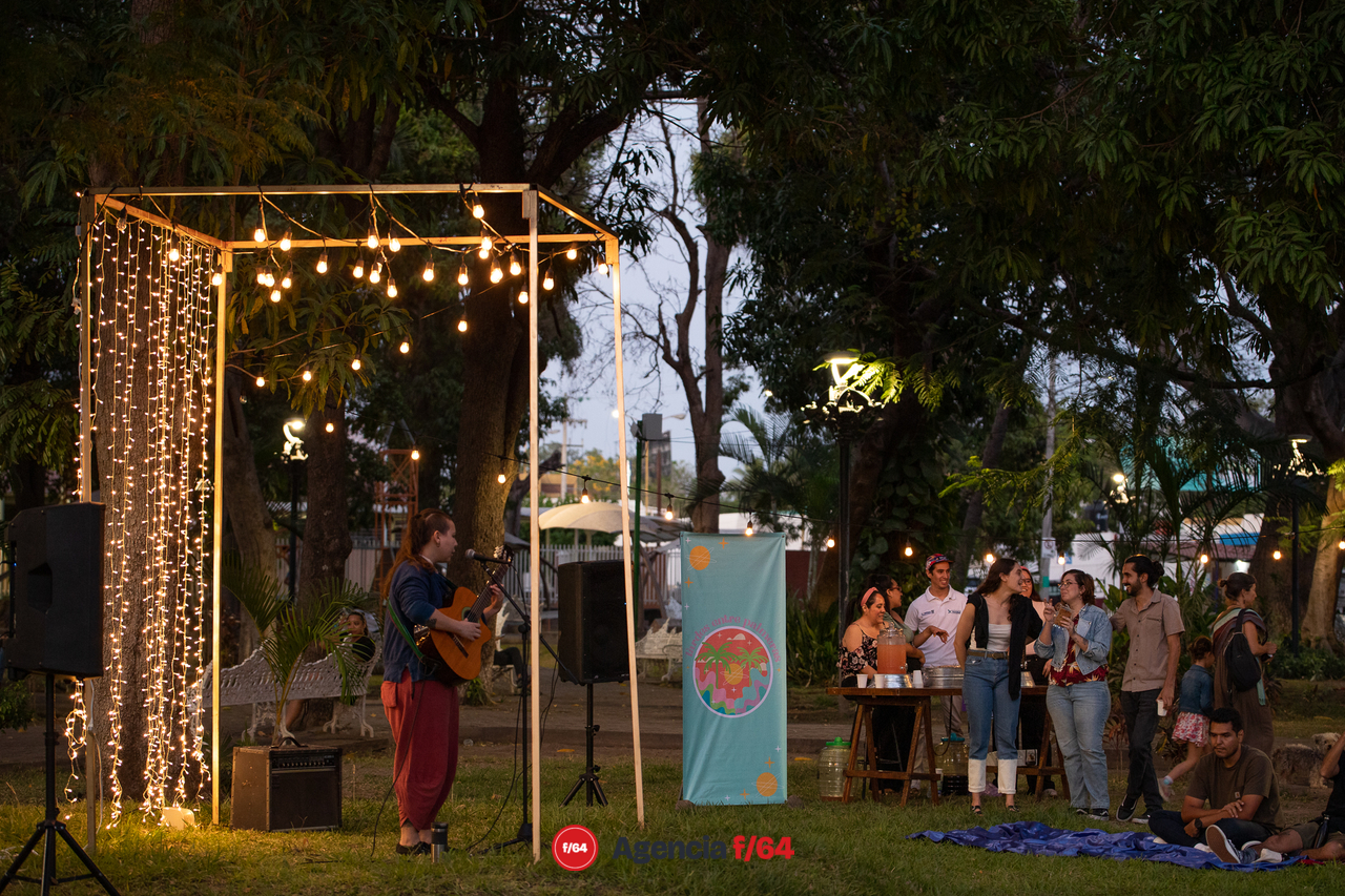 Ingrid Guijarro y Carlos Boja en el Jardín Corregidora.
Concierto acústico.
"Tardes entre Palmeras"