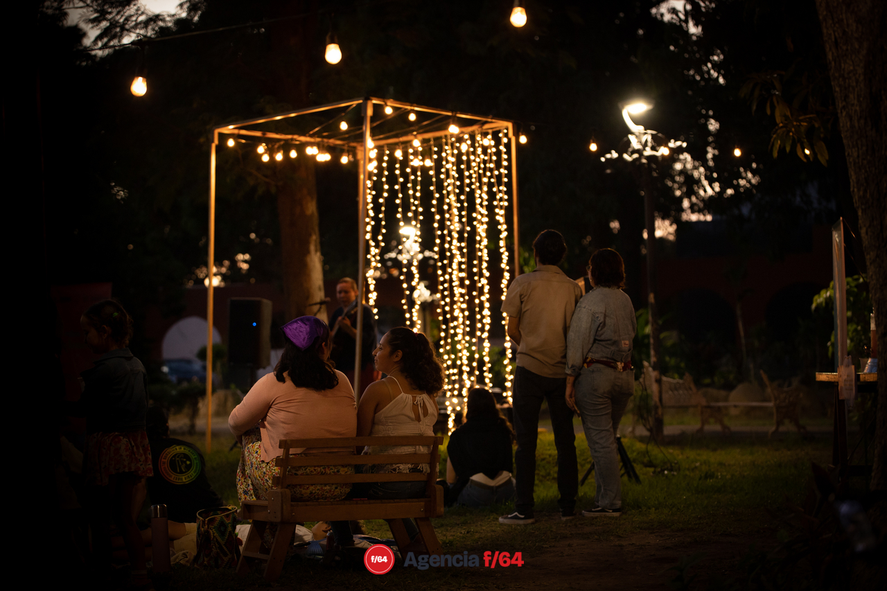 Ingrid Guijarro y Carlos Boja en el Jardín Corregidora.
Concierto acústico.
"Tardes entre Palmeras"