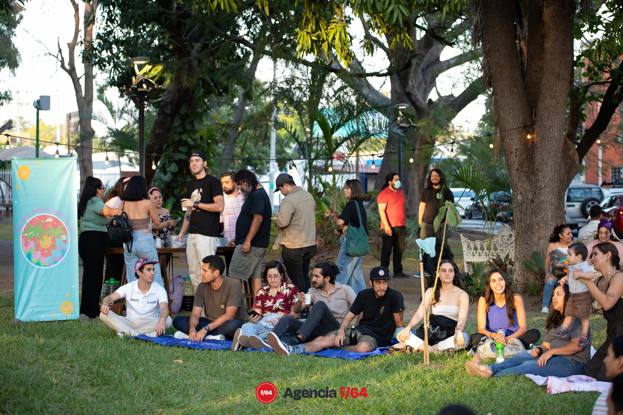 Ingrid Guijarro y Carlos Boja en el Jardín Corregidora.
Concierto acústico.
"Tardes entre Palmeras"