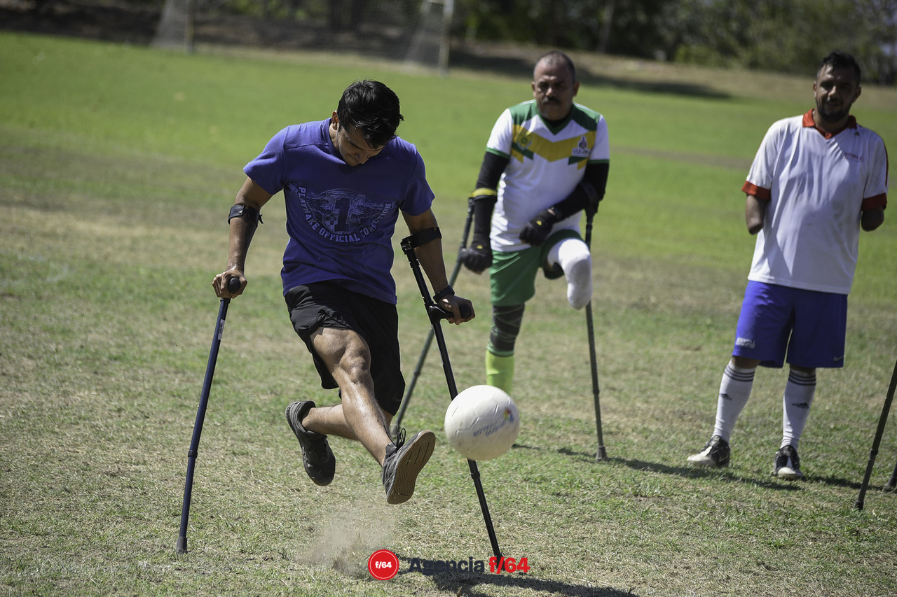 Penales con muletas