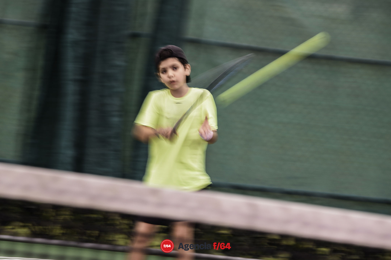 Tenista en Etapa Estatal de tenis