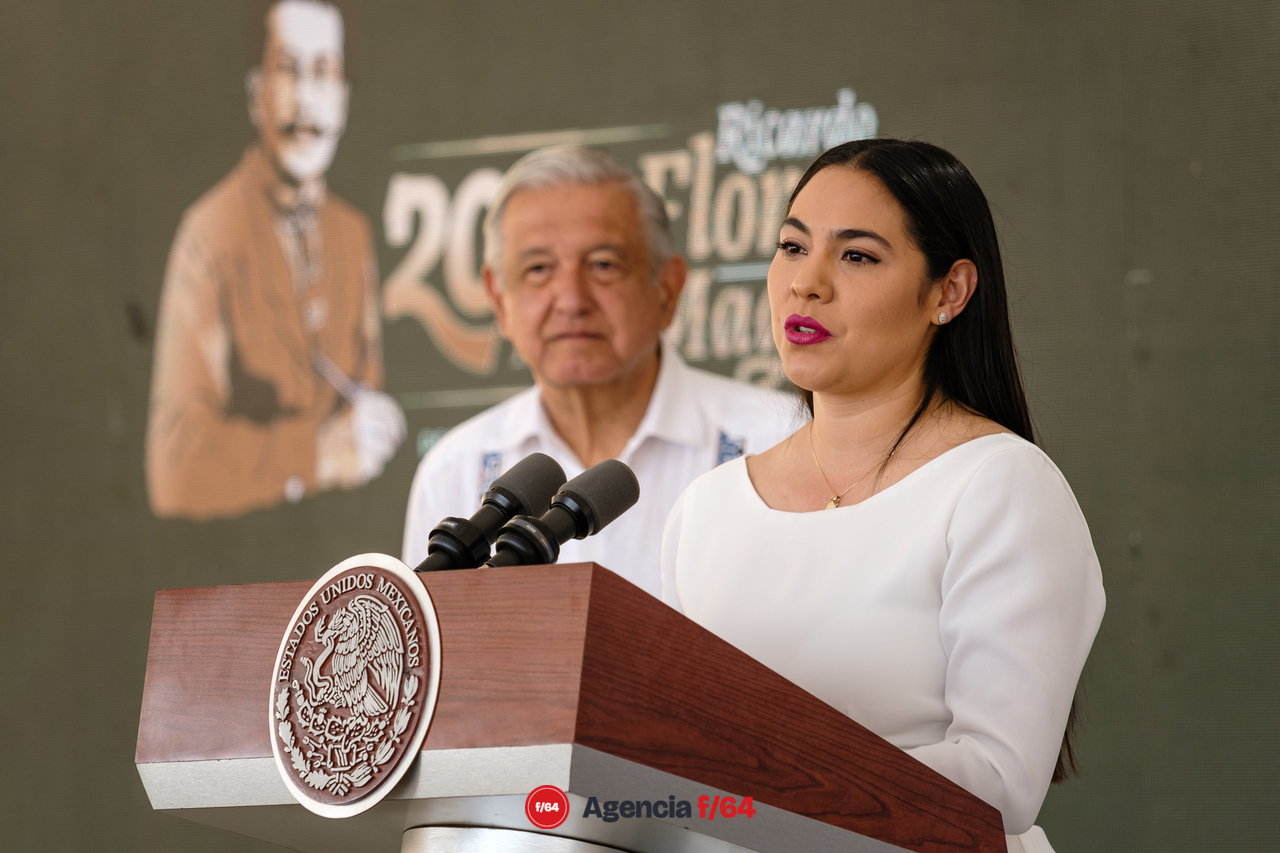 El Presidente Andrés Manuel López Obrador realizó su conferencia mañanera desde la ciudad de Colima. Previamente hubo reunión de Seguridad con la Gobernadora de Colima, Indira Vizcaíno Silva, el Secretario de la Defensa Nacional, General Luis Cresencio Sandoval González, el Secretario de Gobierno, Adán Augusto López Hernández, la Secretaria de Seguridad Rosa Icela Rodríguez Velázquez y el Secretario de Marina Almirante José Rafael Ojeda Durán.
En la conferencia el Presidente mostró su respaldo a la ciudadanía de Colima y a la Gobernadora debido a la ola de violencia que afecta el estado en los últimos días.