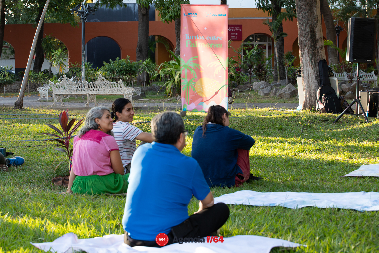 Asistentes al concierto.
Ingrid Guijarro y Carlos Boja en el Jardín Corregidora.
Concierto acústico.
"Tardes entre Palmeras"
