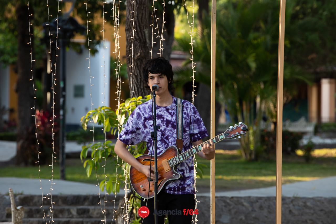 Ingrid Guijarro y Carlos Boja en el Jardín Corregidora.
Concierto acústico.
"Tardes entre Palmeras"