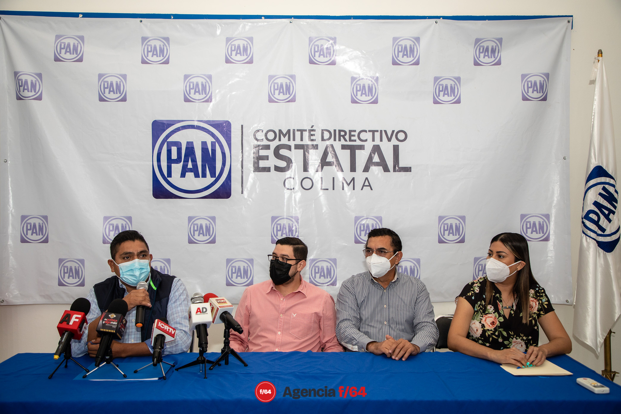 Hablando de su buena trayectoria y sus logros en favor de la sociedad colimense. 