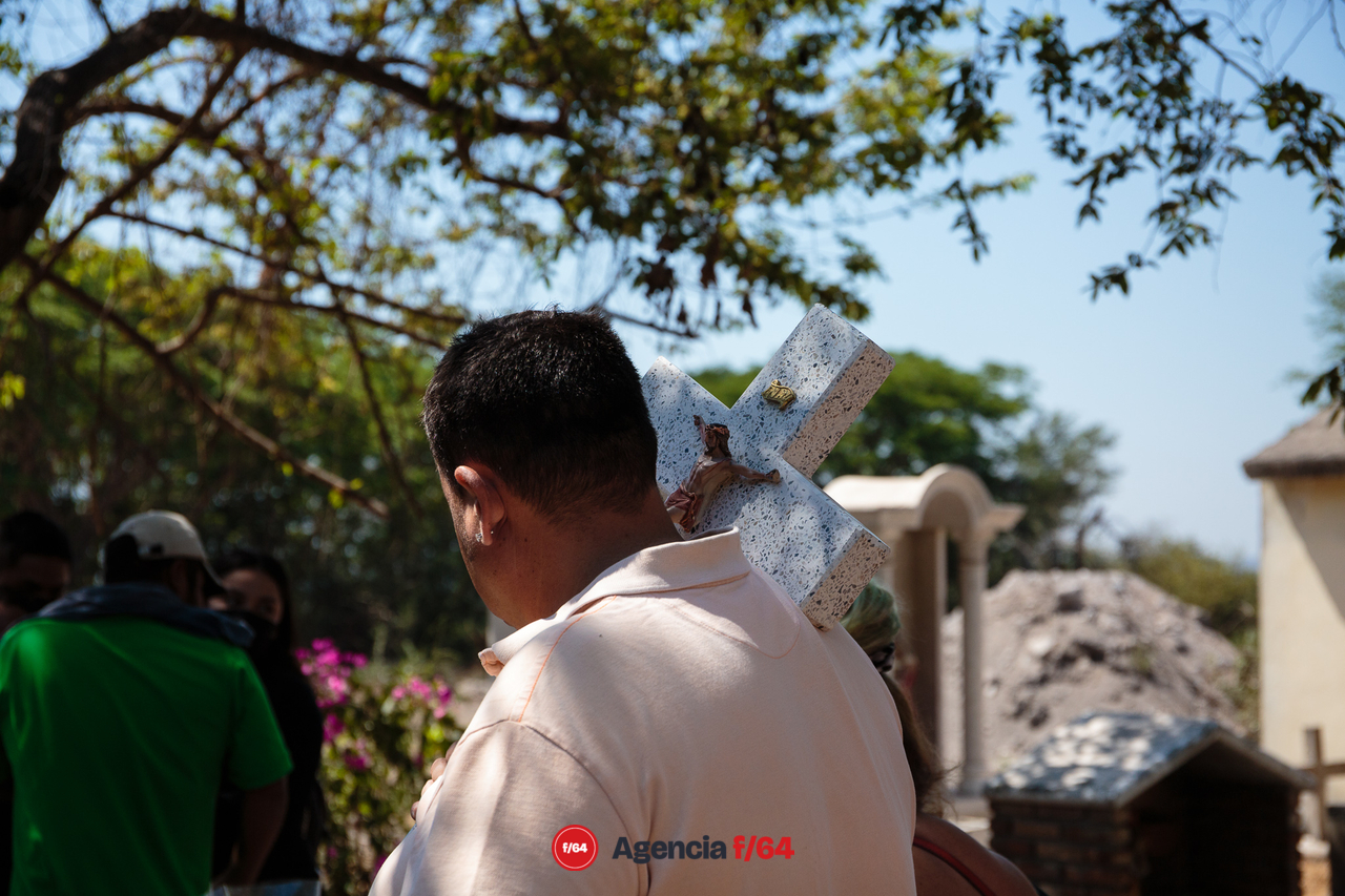 Madre, hermanos e hijos, familiares y amigos despiden a Viridiana Tapia Cárdenas.