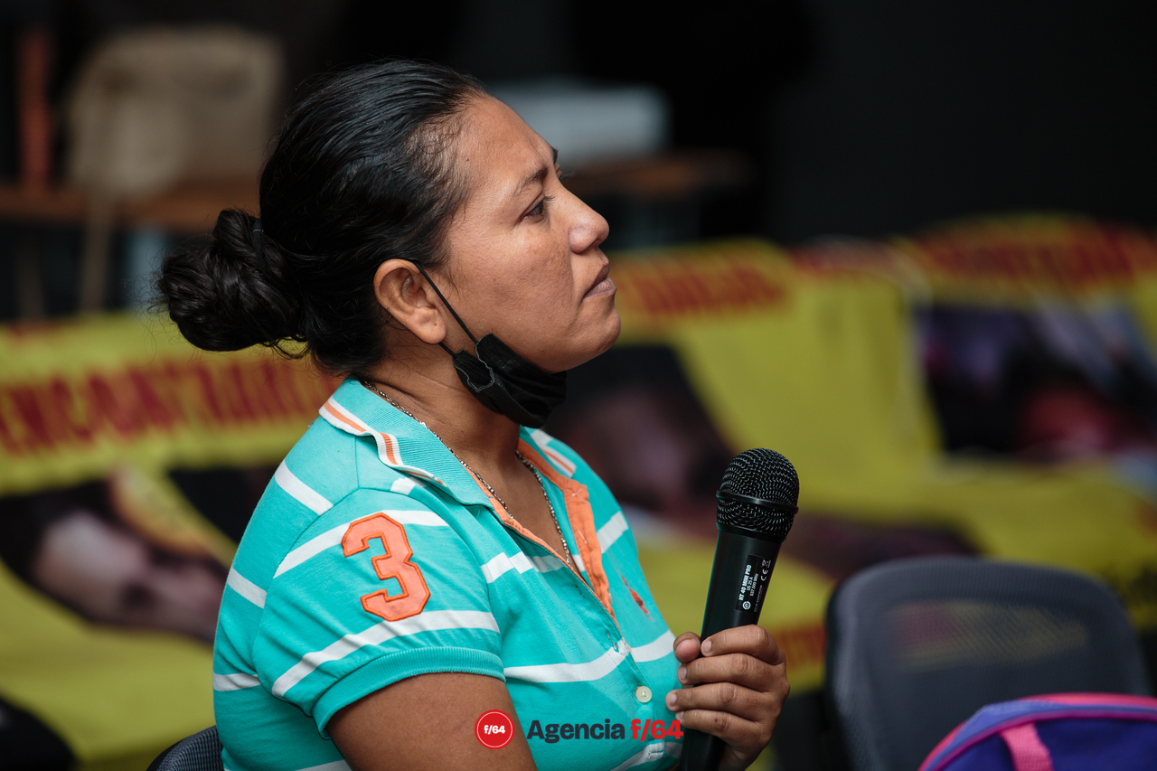 Familiares de personas desaparecidas expresan su sentir a las autoridades presentes.