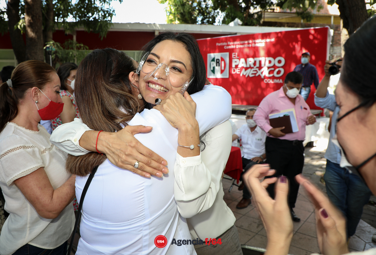 Los abrazos y el apoyo de la militancia priista. 