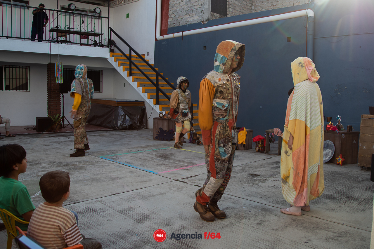 Rompamos la burbuja. Una obra de teatro sin etiquetas.
Pies Hinchados. Colectivo Teatral.

Casa Caracol. Artes escénicas para niñas, niños y jóvenes.