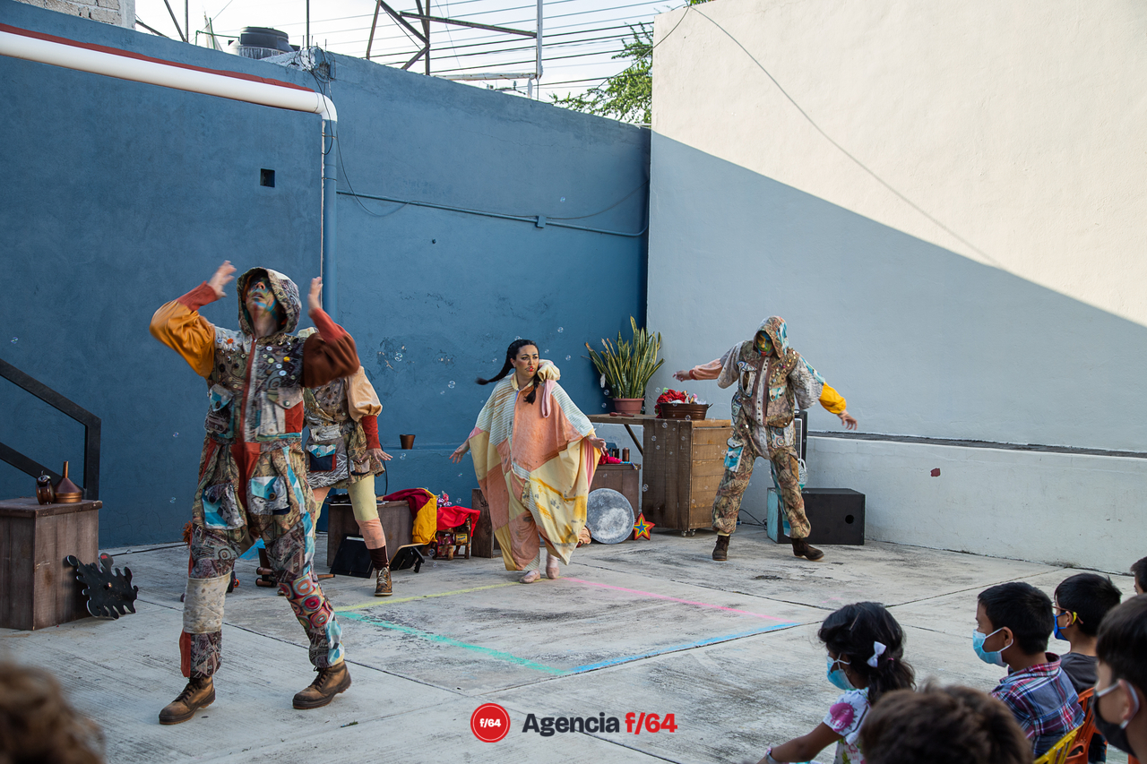 Rompamos la burbuja. Una obra de teatro sin etiquetas.
Pies Hinchados. Colectivo Teatral.

Casa Caracol. Artes escénicas para niñas, niños y jóvenes.