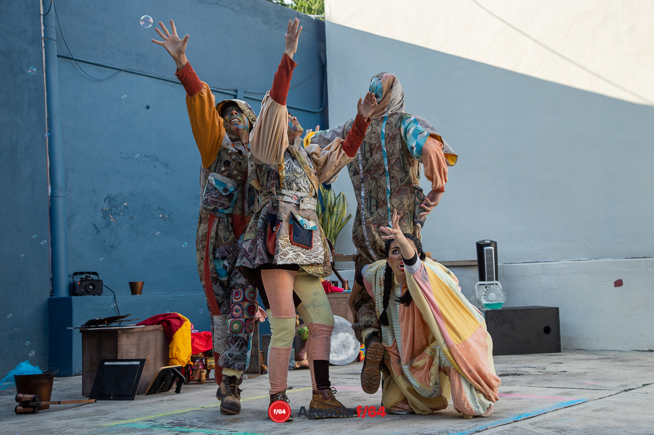 Rompamos la burbuja. Una obra de teatro sin etiquetas.
Pies Hinchados. Colectivo Teatral.

Casa Caracol. Artes escénicas para niñas, niños y jóvenes.