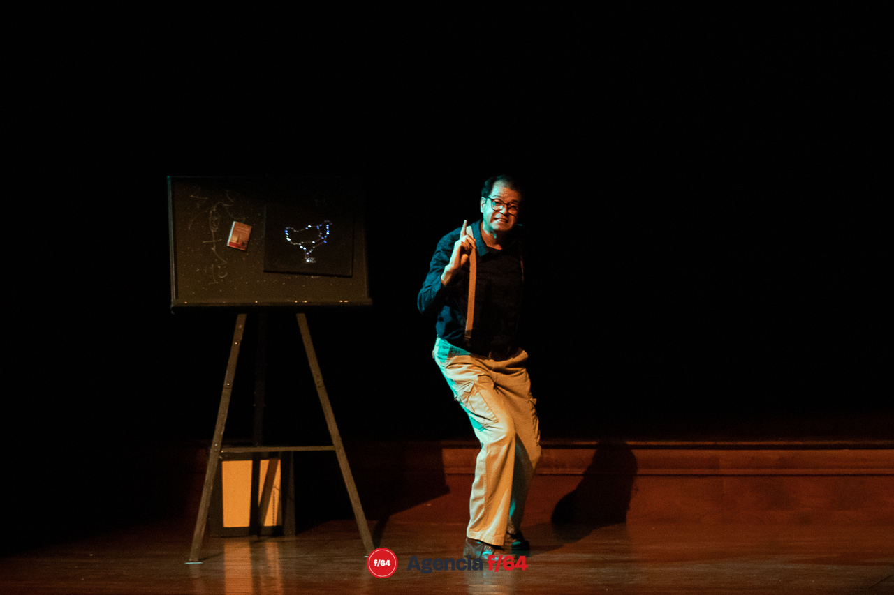 Austin Morgan.
Crónicas improbables en la vida de Tom, a partir del encuentro con una gallina intergaláctica.
17º Festival de Teatro a Una Sola Voz.
Colima, Col.