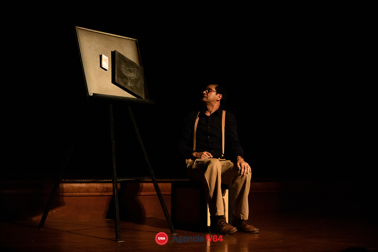 Austin Morgan.
Crónicas improbables en la vida de Tom, a partir del encuentro con una gallina intergaláctica.
17º Festival de Teatro a Una Sola Voz.
Colima, Col.