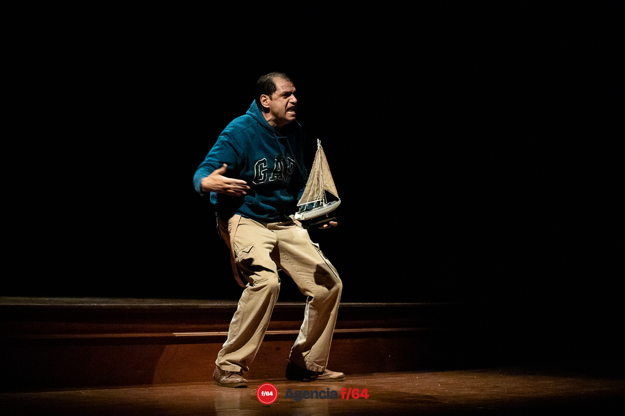 Austin Morgan.
Crónicas improbables en la vida de Tom, a partir del encuentro con una gallina intergaláctica.
17º Festival de Teatro a Una Sola Voz.
Colima, Col.