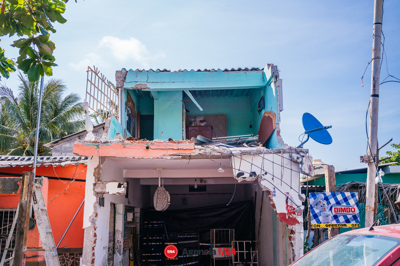 La comunidad más afectada del municipio de Cohuayana en Michoacán de Ocampo fue Boca de Apiza, comunidad pesquera y de servicios.
Aún esperan ayuda de parte de los tres niveles de gobierno para comenzar la reconstrucción.