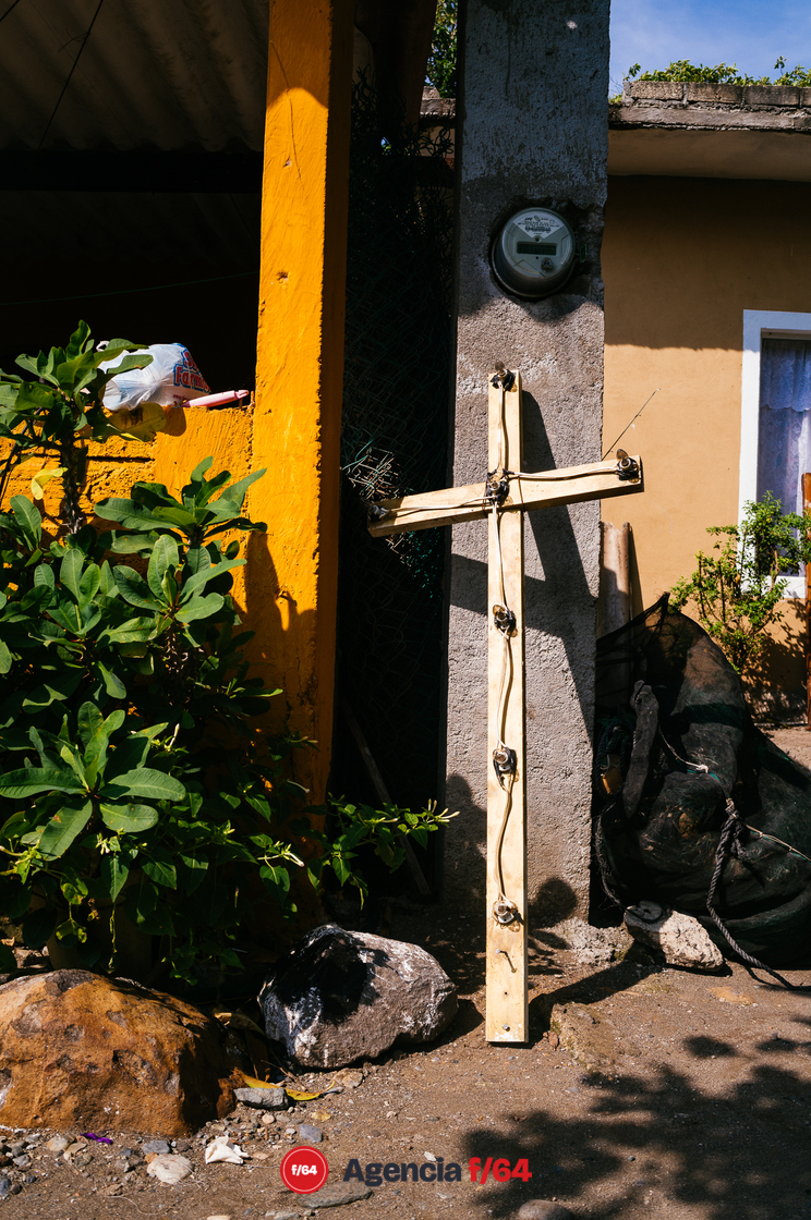 La comunidad más afectada del municipio de Cohuayana en Michoacán de Ocampo fue Boca de Apiza, comunidad pesquera y de servicios.
Aún esperan ayuda de parte de los tres niveles de gobierno para comenzar la reconstrucción.