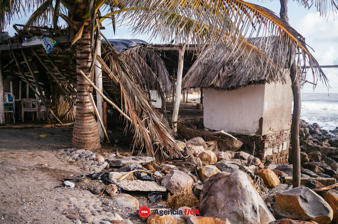 La comunidad más afectada del municipio de Cohuayana en Michoacán de Ocampo fue Boca de Apiza, comunidad pesquera y de servicios.
Aún esperan ayuda de parte de los tres niveles de gobierno para comenzar la reconstrucción.