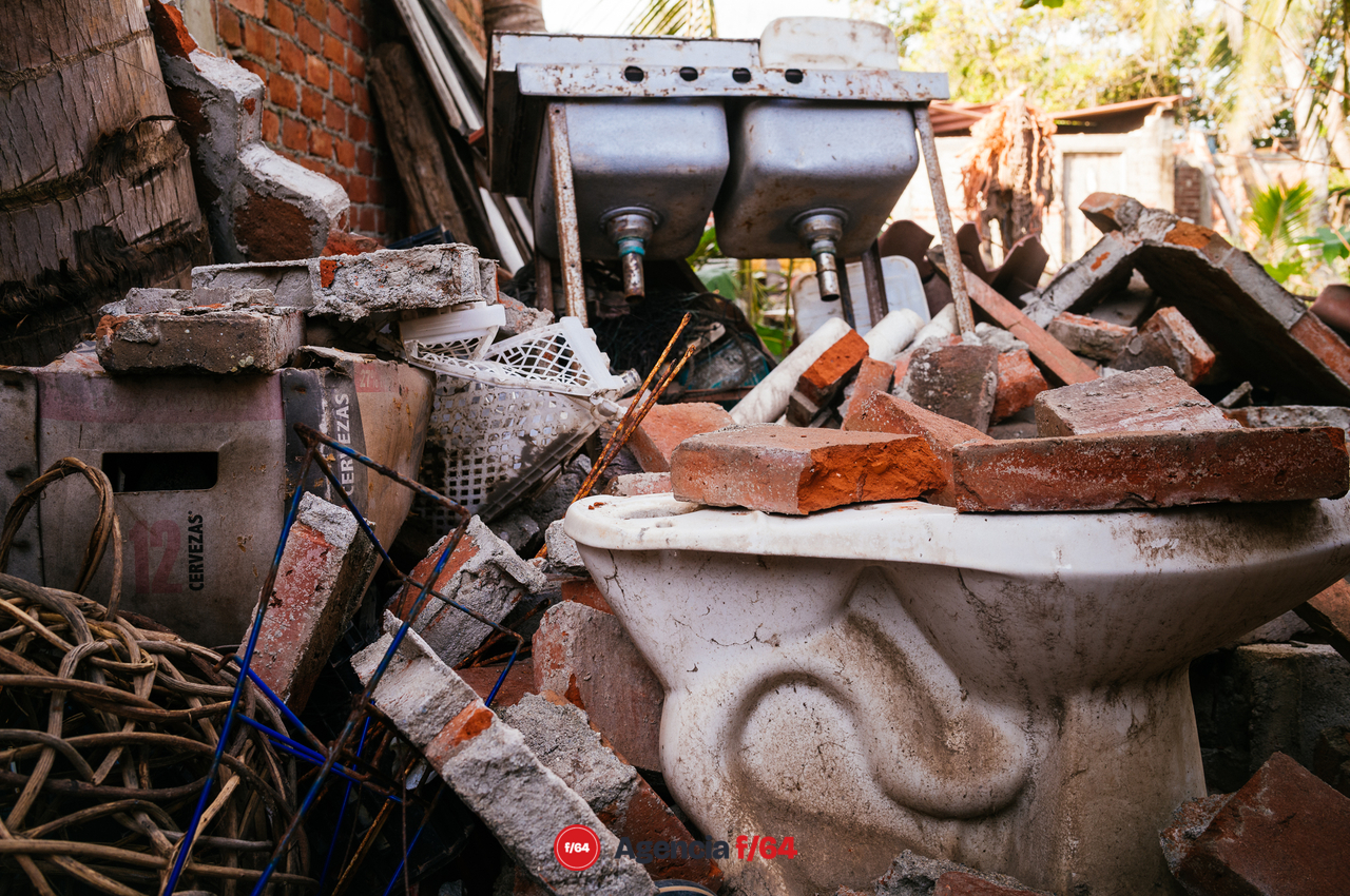 La comunidad más afectada del municipio de Cohuayana en Michoacán de Ocampo fue Boca de Apiza, comunidad pesquera y de servicios.
Aún esperan ayuda de parte de los tres niveles de gobierno para comenzar la reconstrucción.