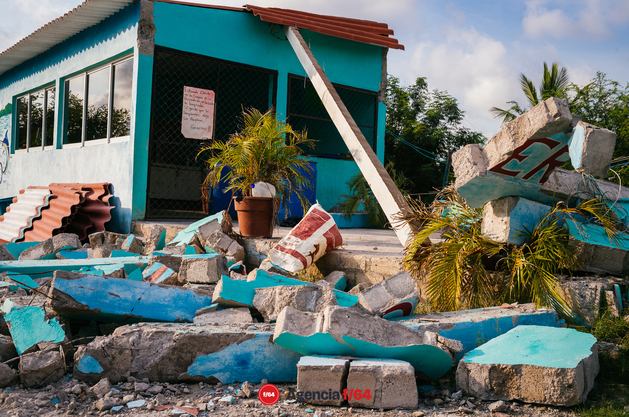 La comunidad más afectada del municipio de Cohuayana en Michoacán de Ocampo fue Boca de Apiza, comunidad pesquera y de servicios.
Aún esperan ayuda de parte de los tres niveles de gobierno para comenzar la reconstrucción.