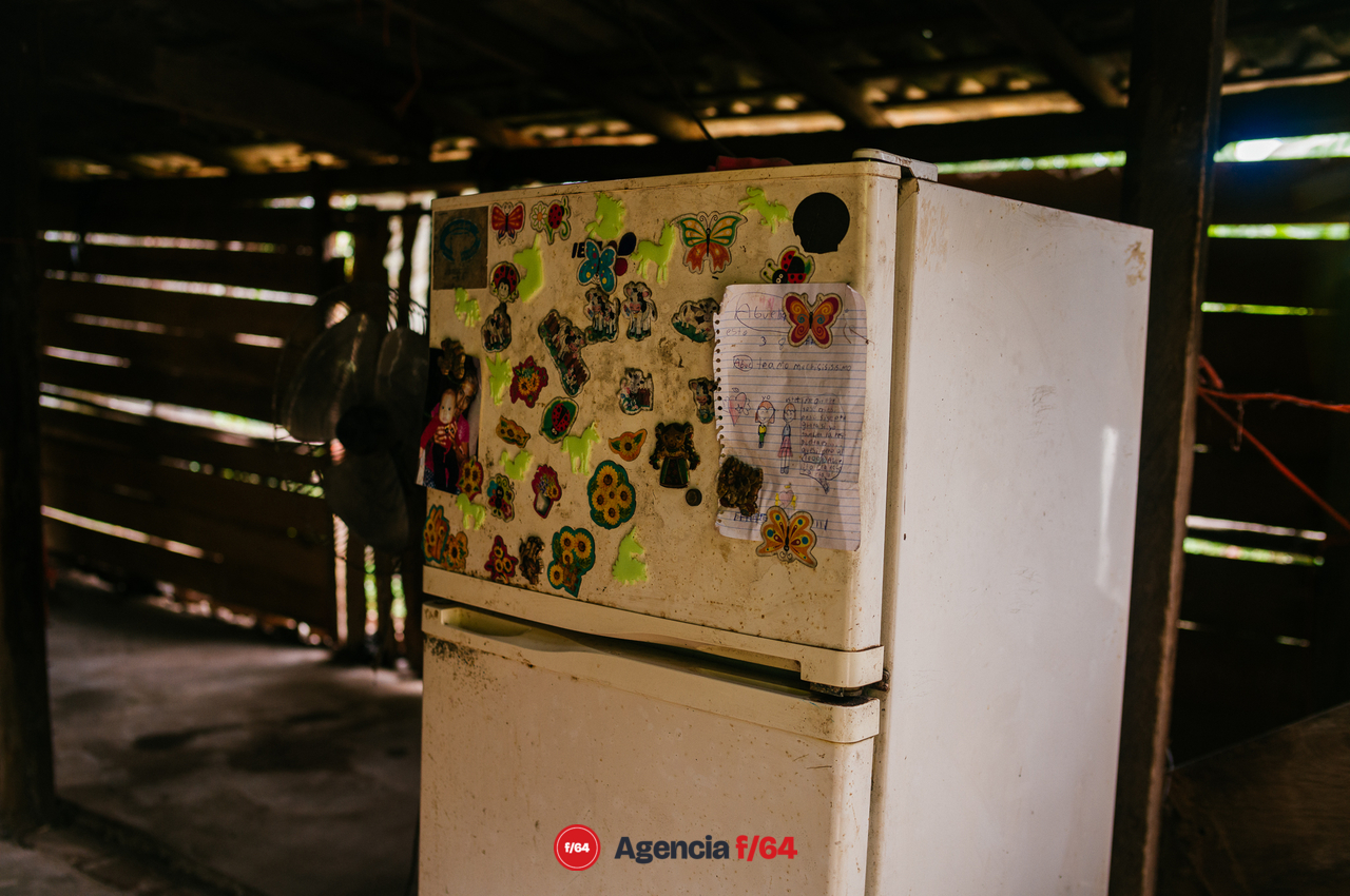 El Galaje, una comunidad pequeña en el municipio de Ixtlahuacán Colima sufre graves daños tras el sismo del 19 de septiembre 2022.
Habitantes duermen en cuartos improvisados de lámina y plástico o en casas de campaña en los gallineros.