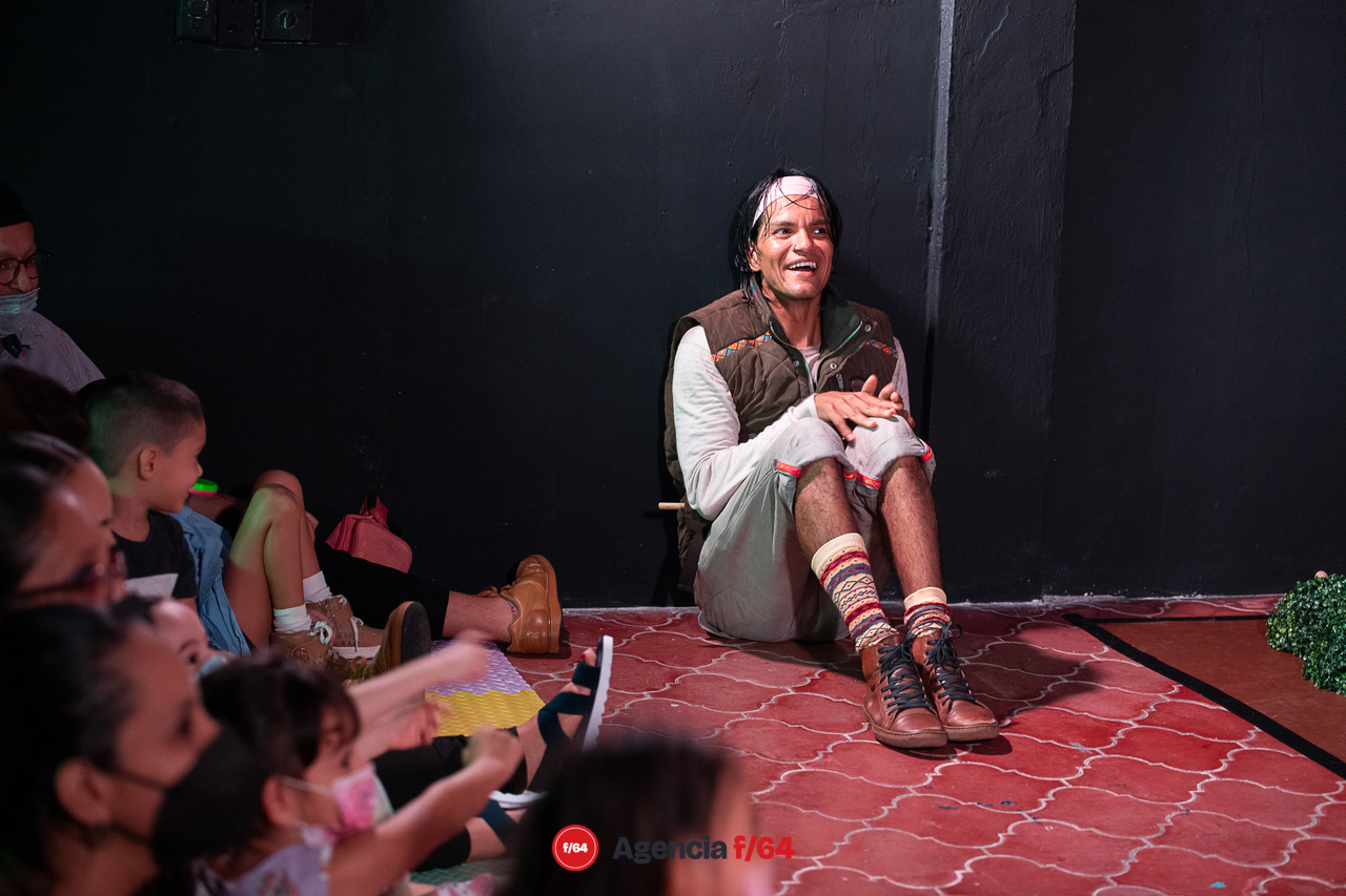Tecolotito.
Colectivo Transeúnte.  (Jalisco)
Casa Caracol. Artes Escénicas para niñas, niños y jóvenes.