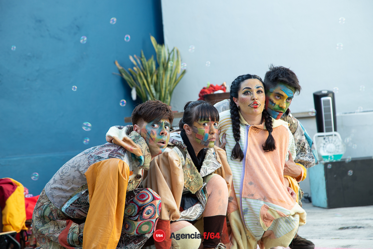Rompamos la burbuja. Una obra de teatro sin etiquetas.
Pies Hinchados. Colectivo Teatral.

Casa Caracol. Artes escénicas para niñas, niños y jóvenes.