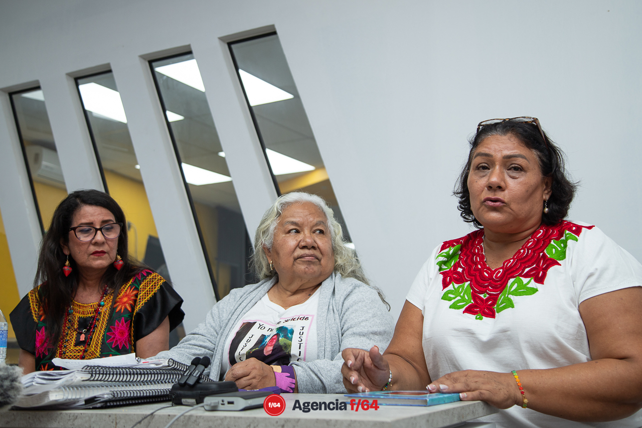 Carmen García, Irinea Buendía y Carmen Sepúlveda, durante rueda de prensa.