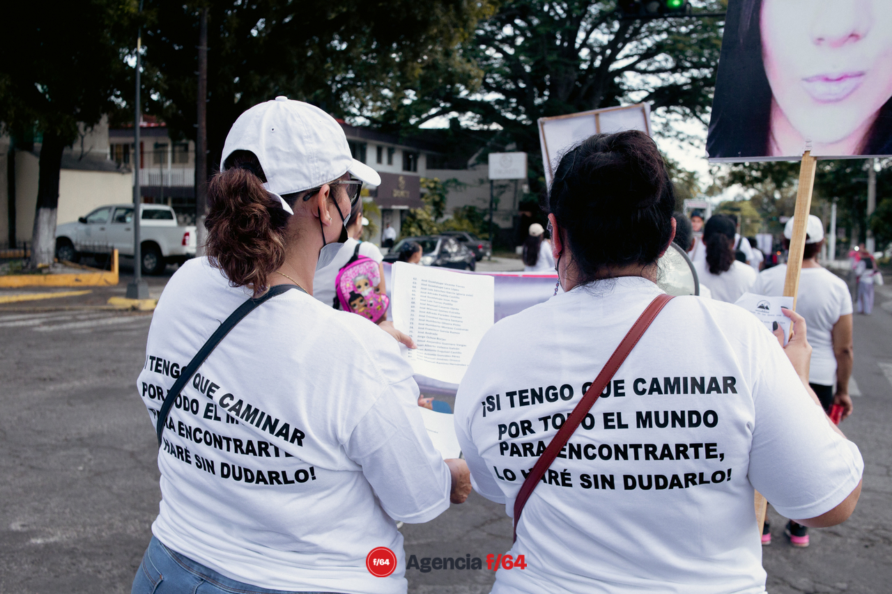 Marcha en conmemoración por el Día Internacional de las Víctimas de Desaparición Forzada en Colima, Colima.

Integrantes de Red de Desaparecidos Colima A.C.

Foto: Ingrid Acosta.