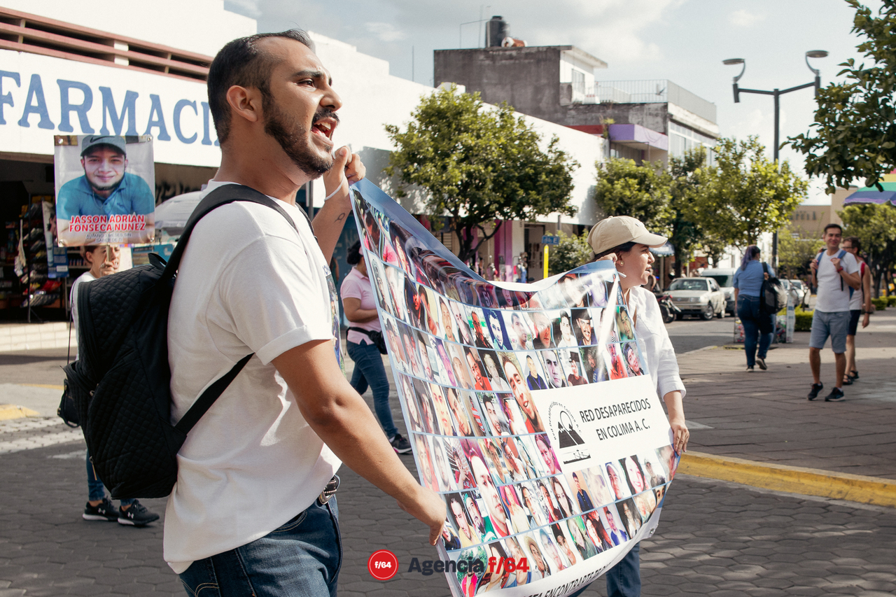 Marcha en conmemoración por el Día Internacional de las Víctimas de Desaparición Forzada en Colima, Colima.

Integrantes de Red de Desaparecidos Colima A.C.

Foto: Ingrid Acosta.