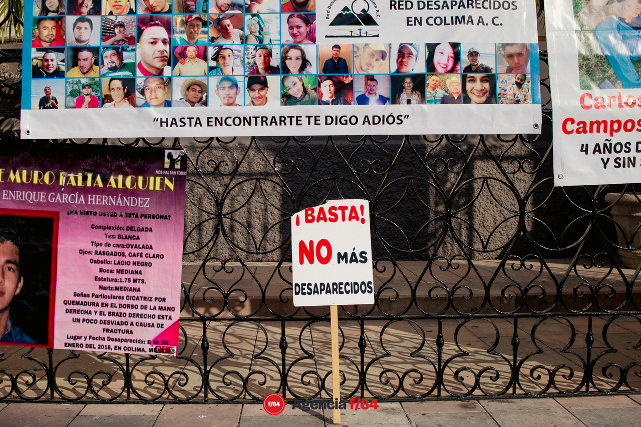 Marcha en conmemoración por el Día Internacional de las Víctimas de Desaparición Forzada en Colima, Colima.

Integrantes de Red de Desaparecidos Colima A.C.

Foto: Ingrid Acosta.