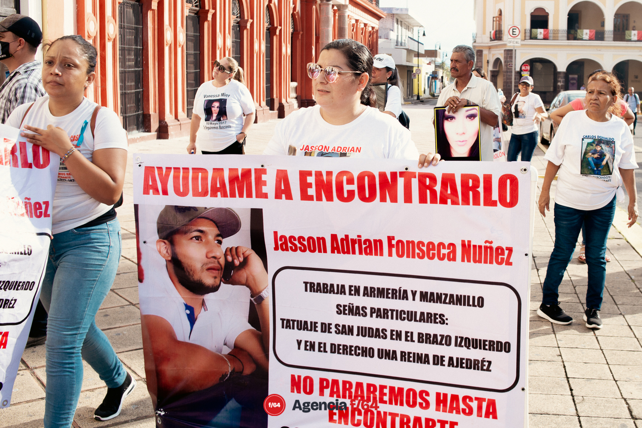 Marcha en conmemoración por el Día Internacional de las Víctimas de Desaparición Forzada en Colima, Colima.

Integrantes de Red de Desaparecidos Colima A.C.

Foto: Ingrid Acosta.