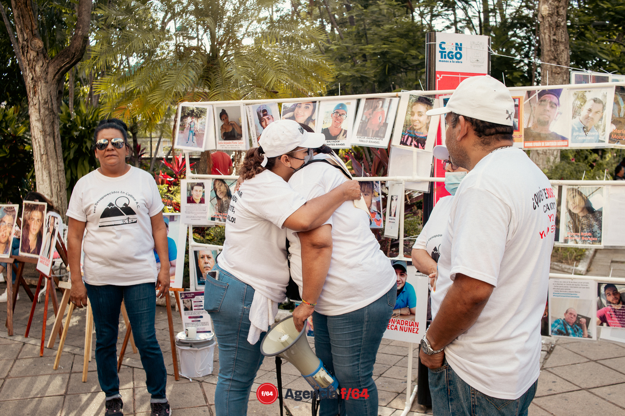 Marcha en conmemoración por el Día Internacional de las Víctimas de Desaparición Forzada en Colima, Colima.

Integrantes de Red de Desaparecidos Colima A.C.

Foto: Ingrid Acosta.