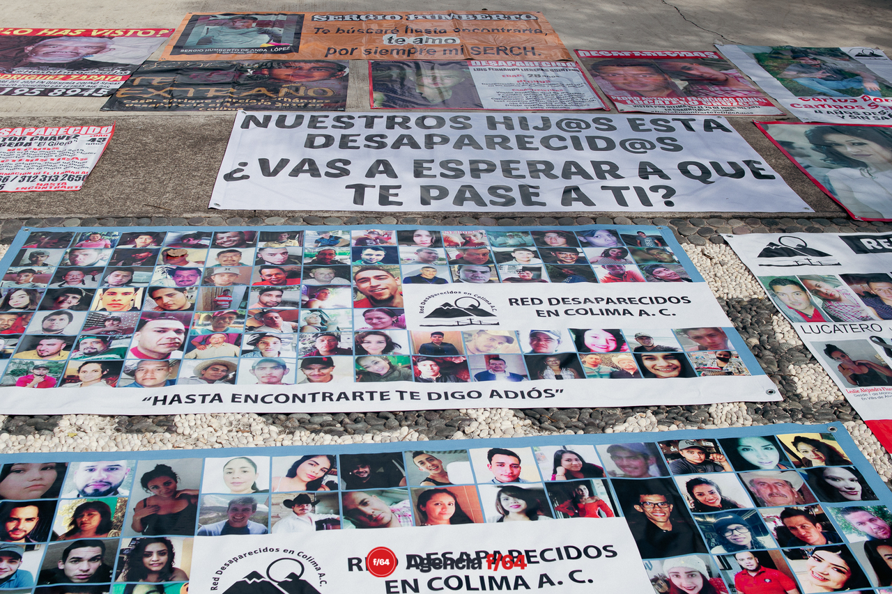 Marcha en conmemoración por el Día Internacional de las Víctimas de Desaparición Forzada en Colima, Colima.

Integrantes de Red de Desaparecidos Colima A.C.

Foto: Ingrid Acosta.
