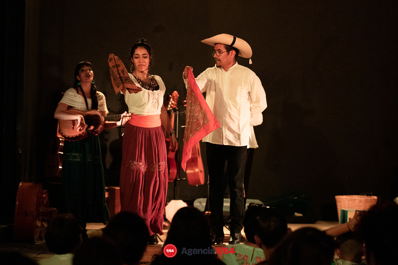 Contando y sonando del tequio al fandango.
Trotamundos Teatro y Media Luna. Michoacán.
Casa Caracol